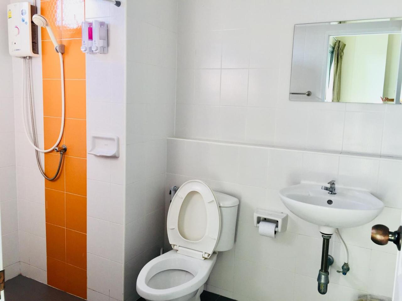 Thani Residence Chonburi Buitenkant foto